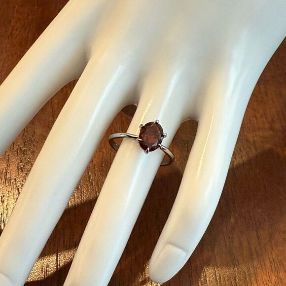 Genuine Oval Garnet Simple Sterling Silver Ring Size 6 - Picture 1 of 5